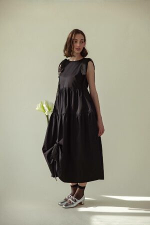 Czarna sukienka midi